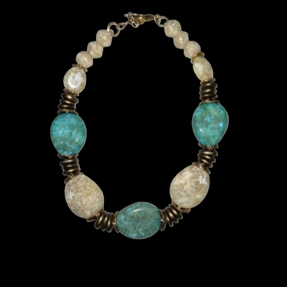 16" Green and White Stone Like Beaded Necklace Lot 1 - Picture 3 of 4